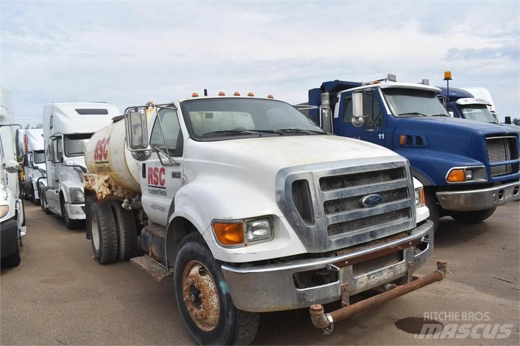 Ford F750 Cisterna