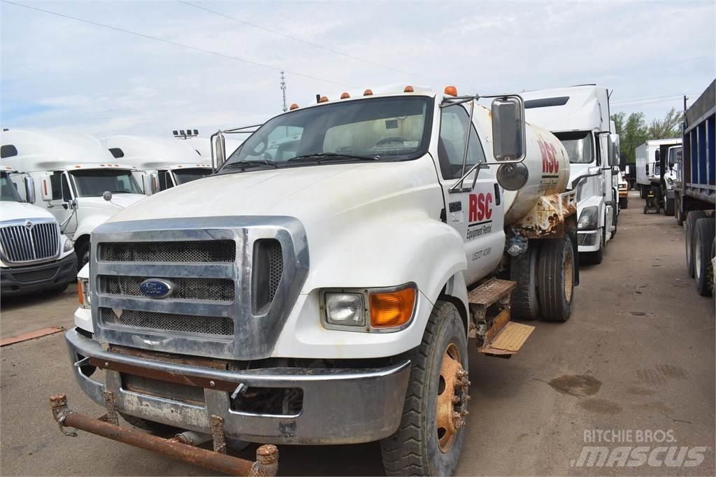 Ford F750 Cisterna