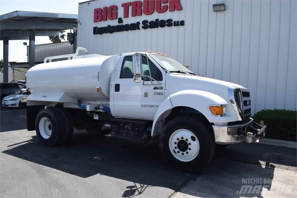 Ford F750 Cisterna