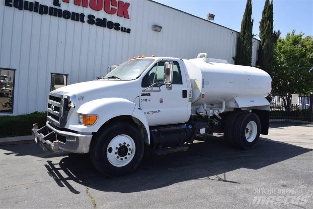 Ford F750 Cisterna