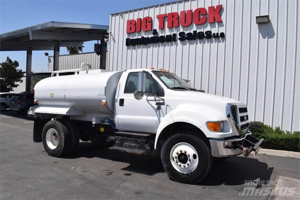 Ford F750 Cisterna