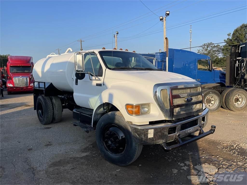 Ford F750 Cisterna