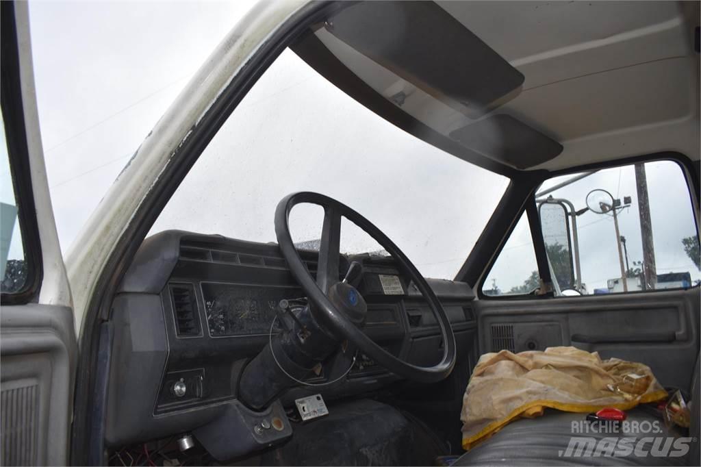 Ford F800 Autogru