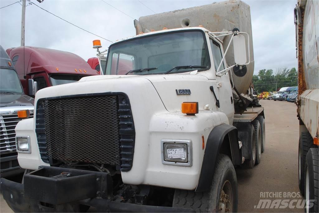 Ford L8000 Betoniere