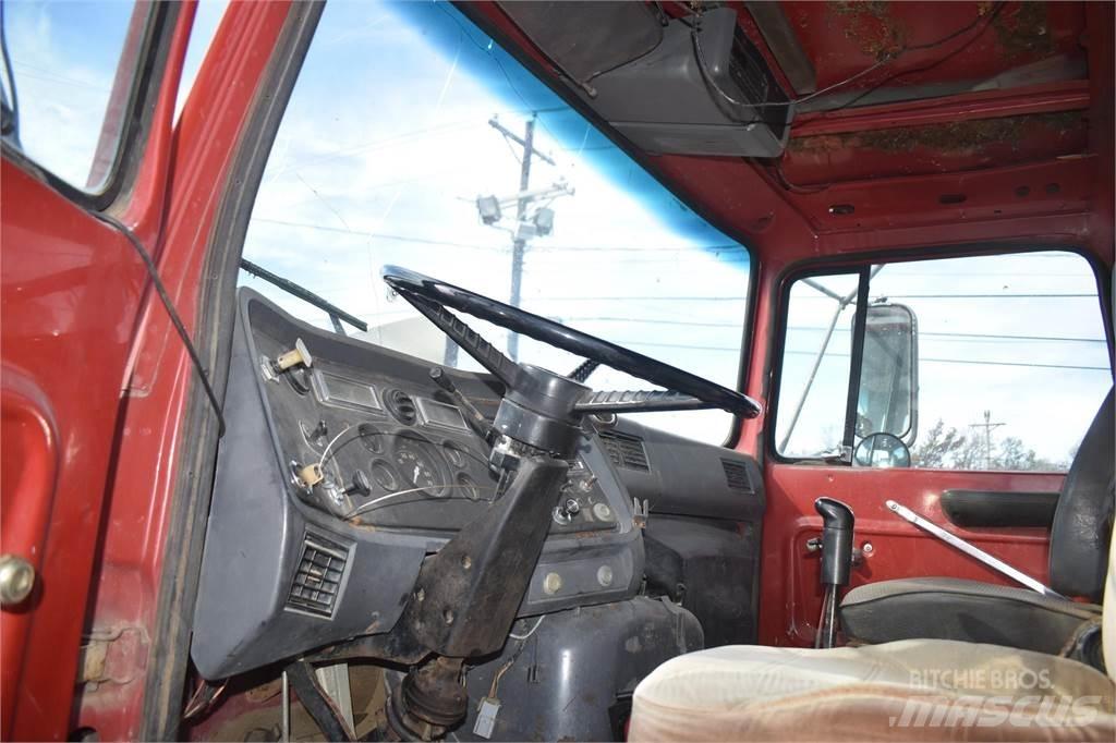 Ford L8000 Camion ribaltabili