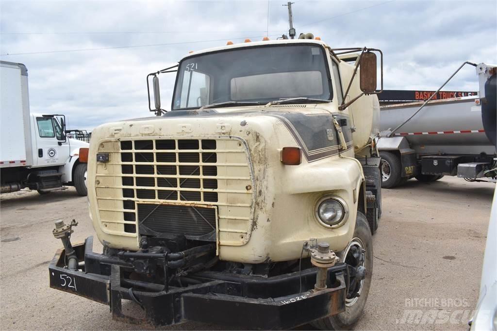 Ford L8000 Cisterna