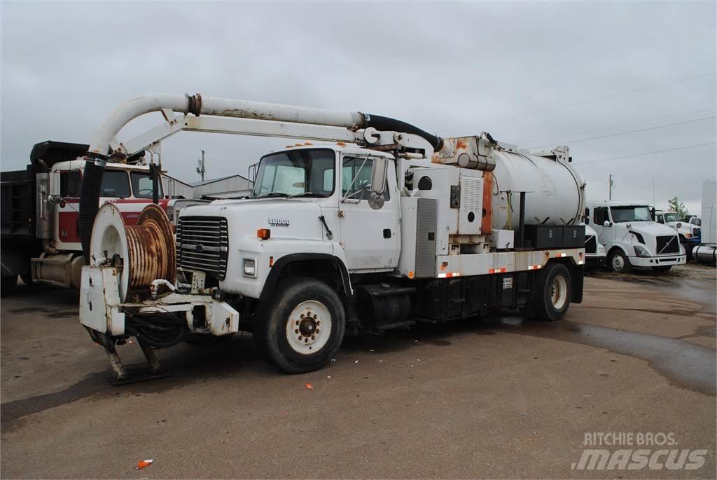 Ford L8000 Cisterna