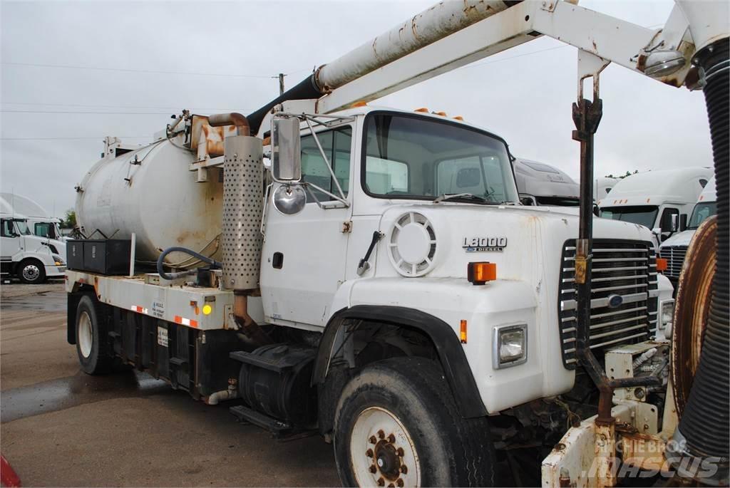 Ford L8000 Cisterna