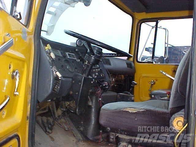Ford L8000 Cisterna