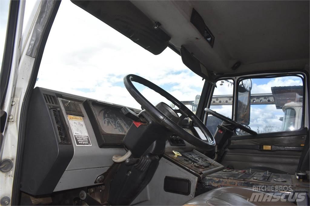 Freightliner FL70 Autocarro spazzatrice
