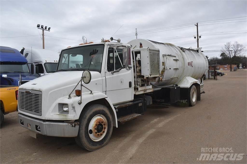 Freightliner FL70 Cisterna
