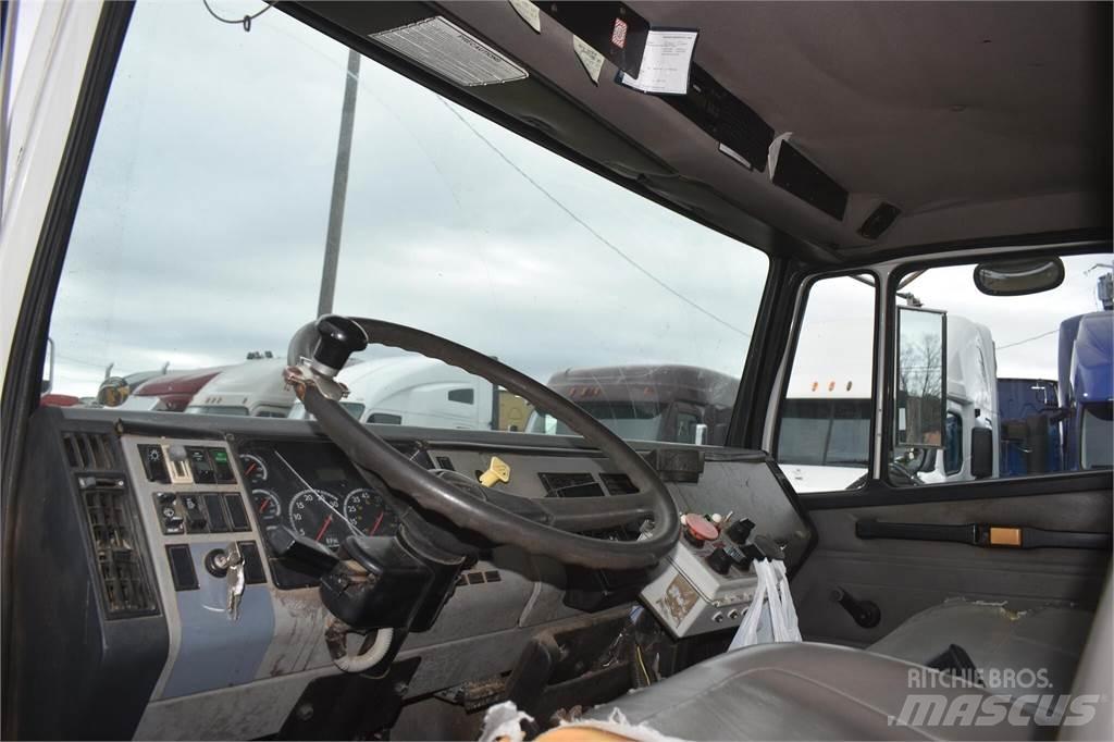 Freightliner FL70 Cisterna