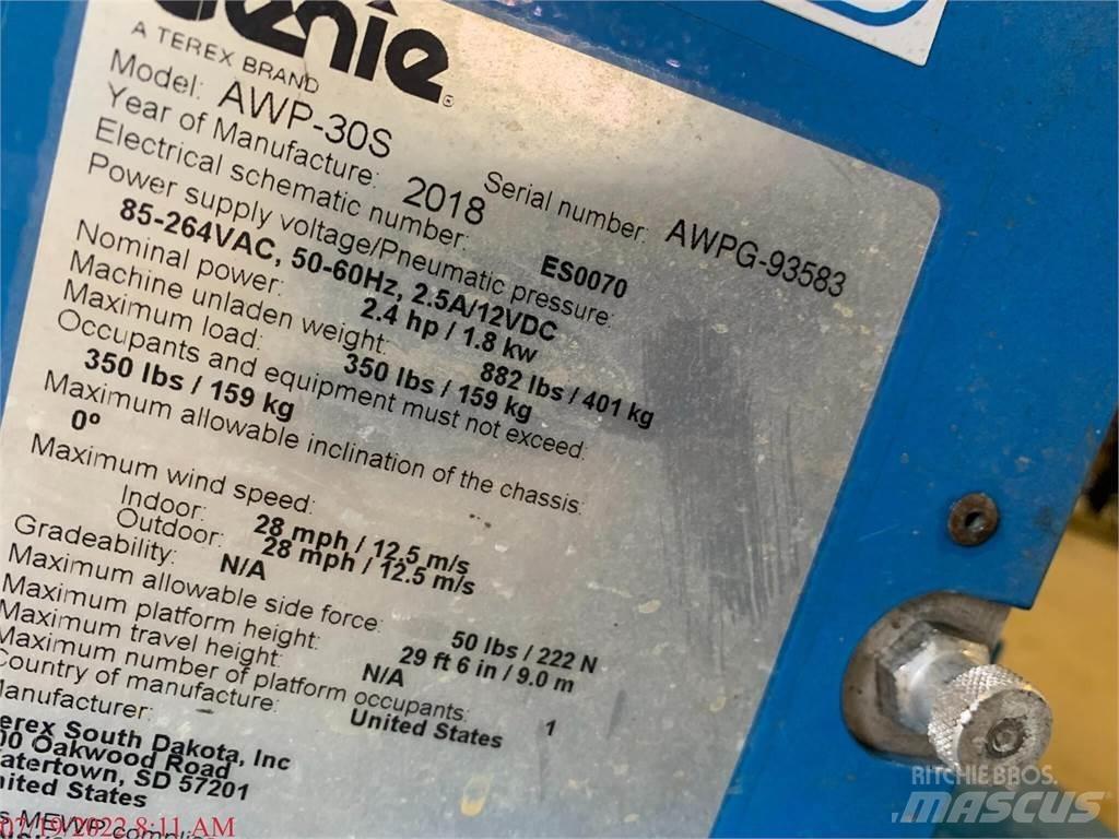 Genie AWP30S Sollevatori verticali