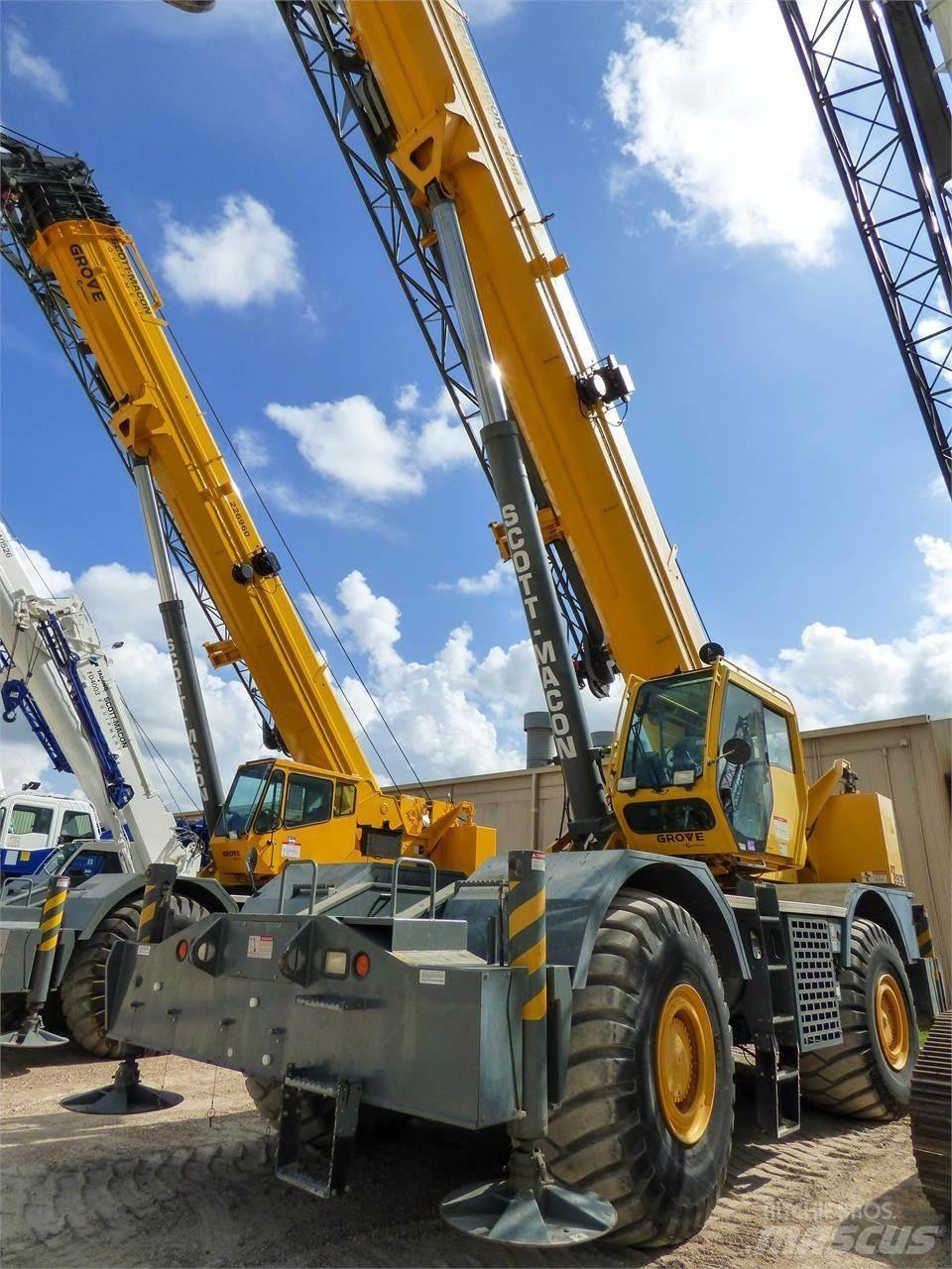 Grove RT890E Gru per terreni difficili