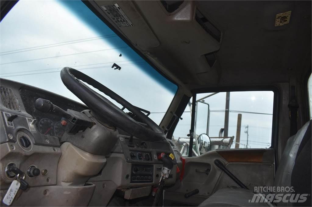 Hiab 255K-2 HIPRO Caricatronchi con base su rimorchio
