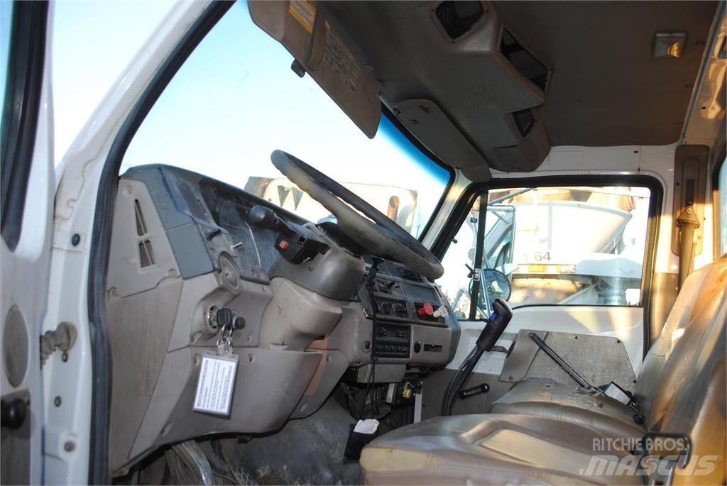 Hiab 335K-4 HIPRO Caricatronchi con base su rimorchio