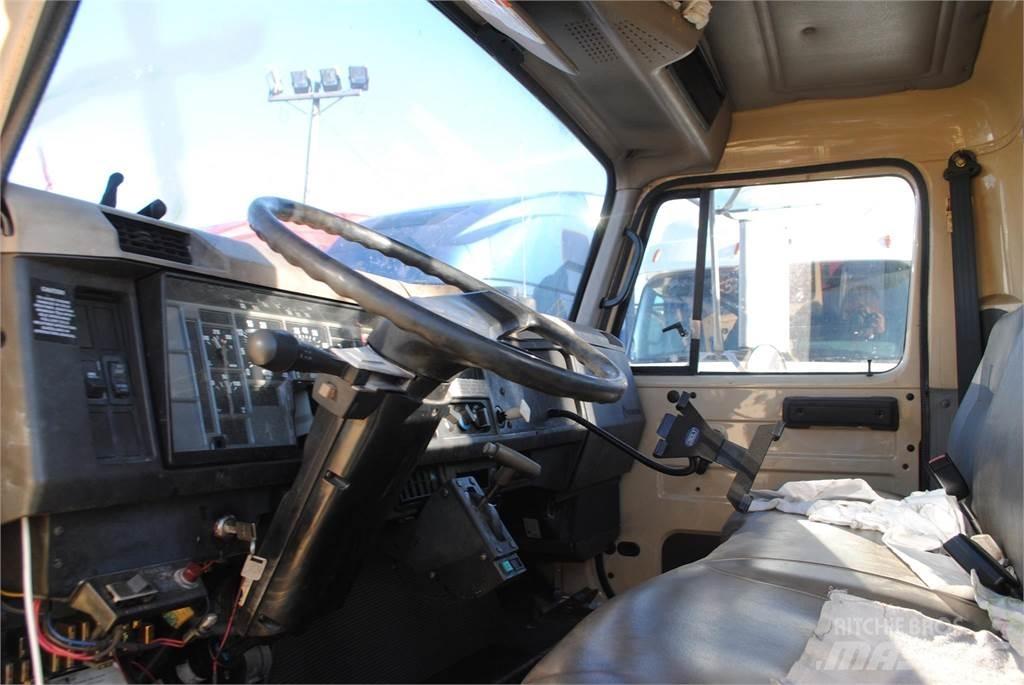 International 4700 Autogru