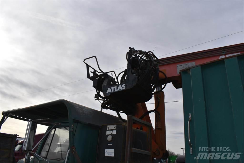 International 4700 Autogru