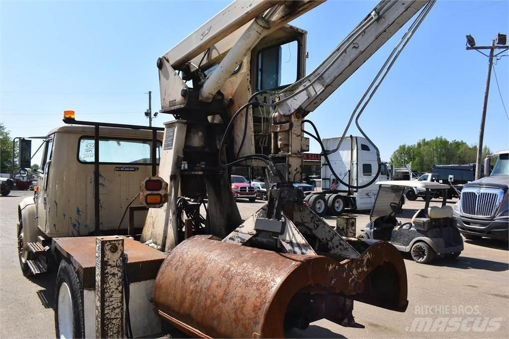 International 4700 Autogru