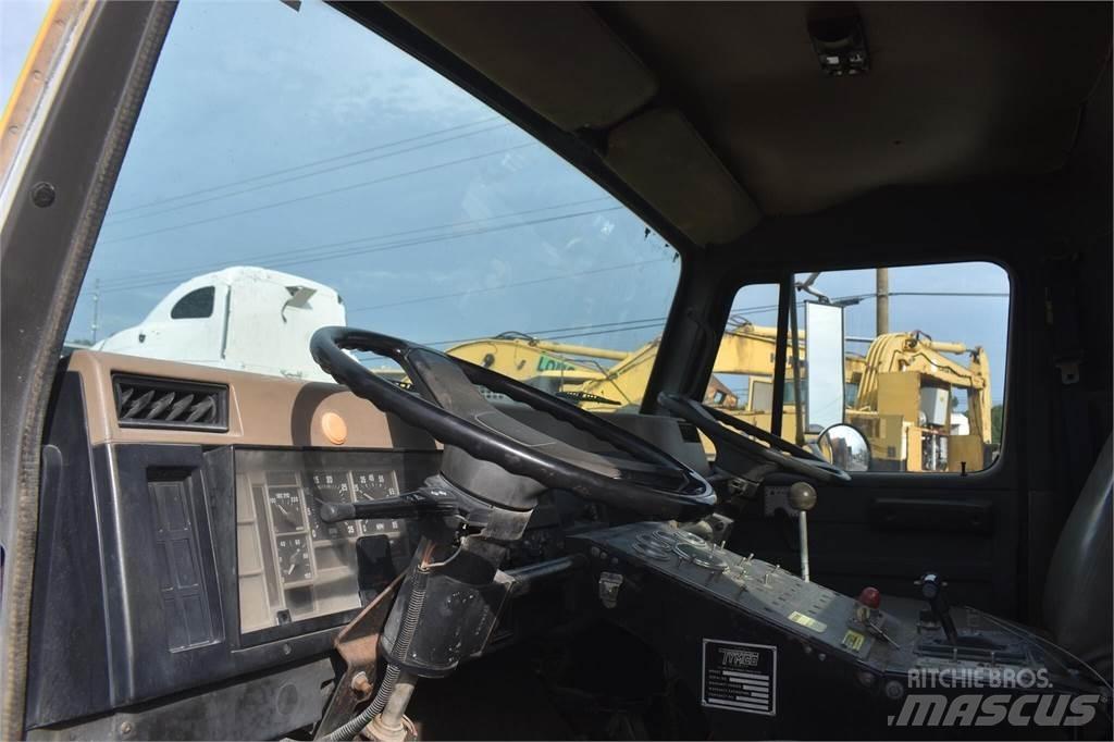 International 4700 Autocarro spazzatrice