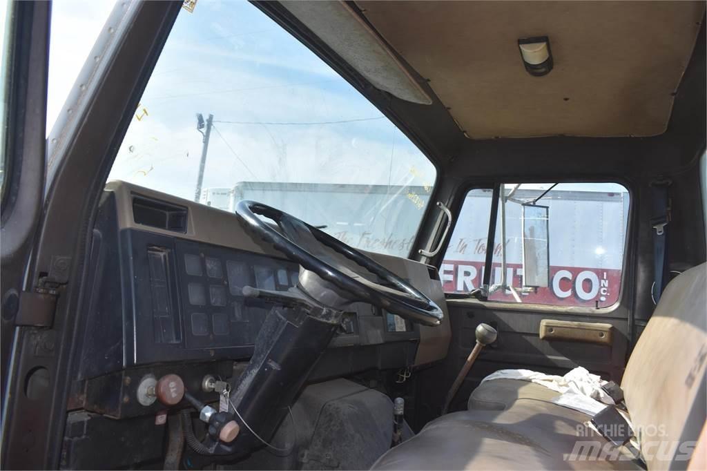 International 4900 Autogru
