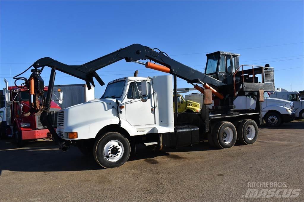 International 8200 Autogru