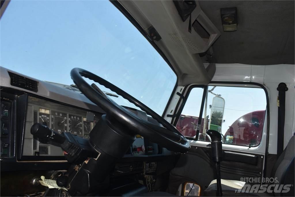 International 8200 Camion ribaltabili