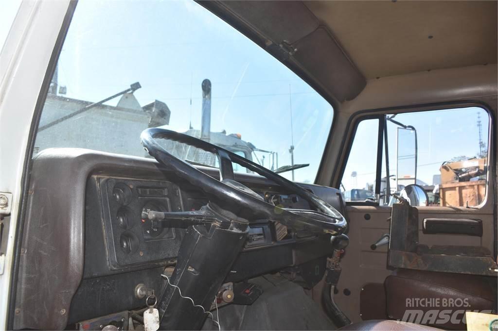 International S1900 Camion ribaltabili