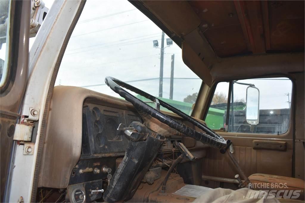 International S2300 Cisterna