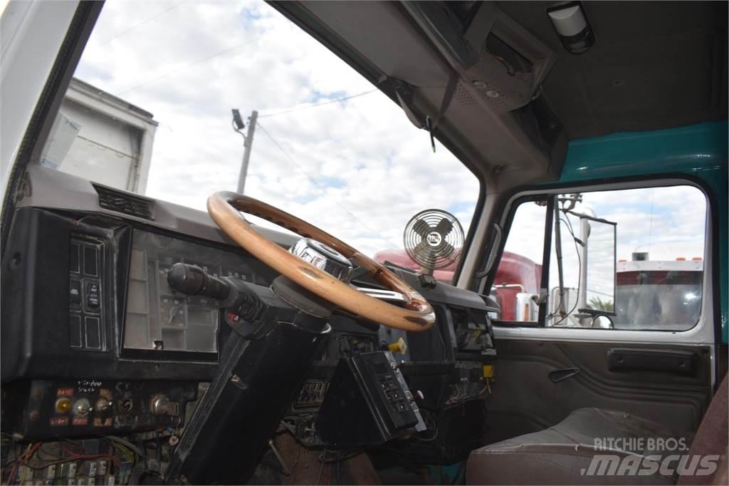 International S2600 Camion ribaltabili