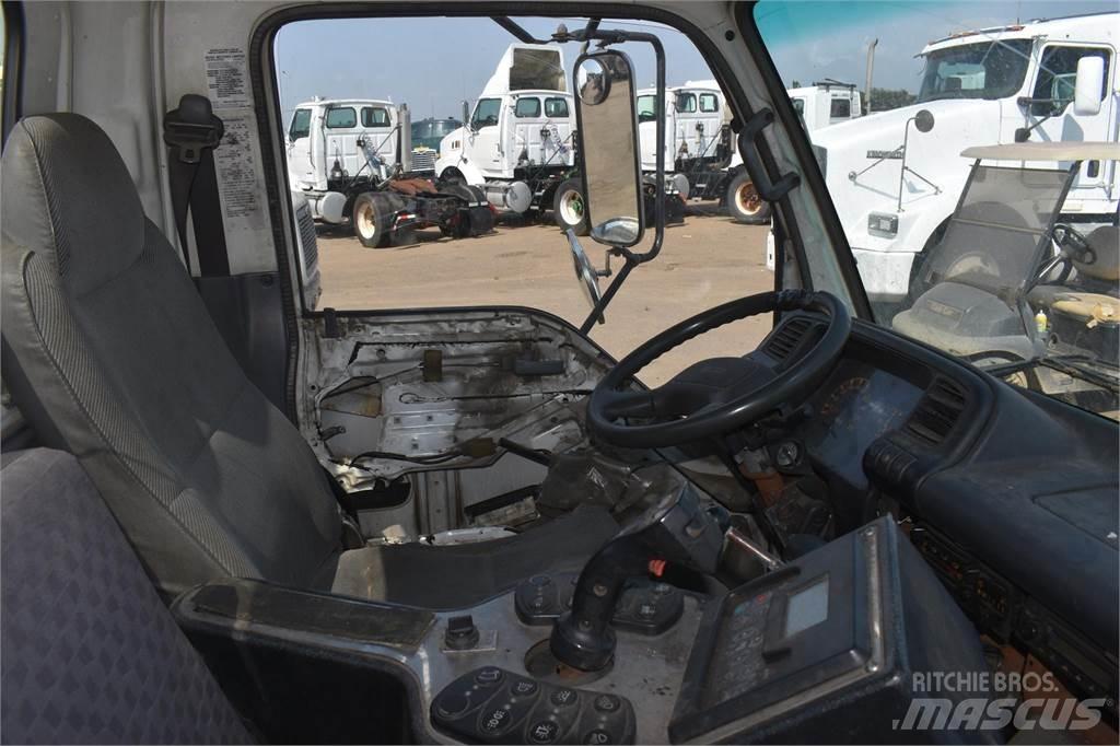 Isuzu NPR Autocarro spazzatrice