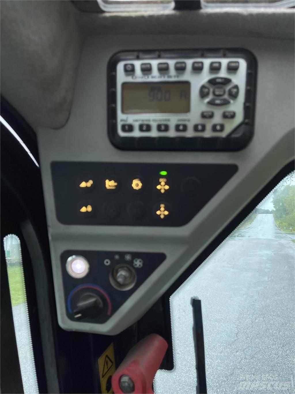 JCB 260T Mini Pale Gommate