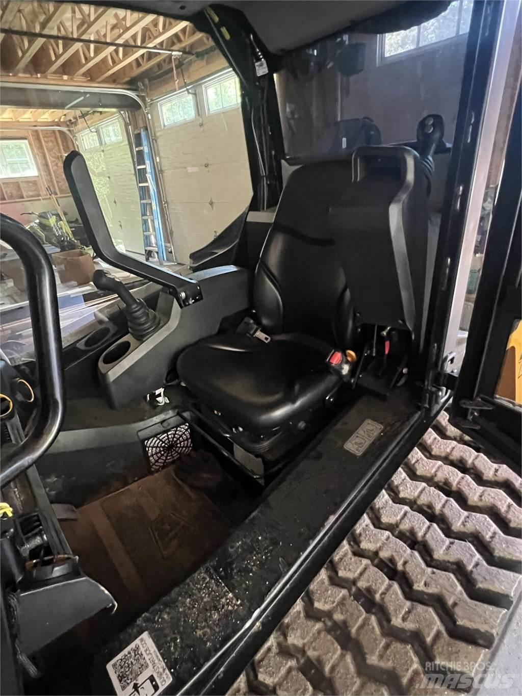 JCB 270T Mini Pale Gommate