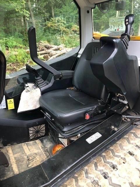 JCB 300T Mini Pale Gommate