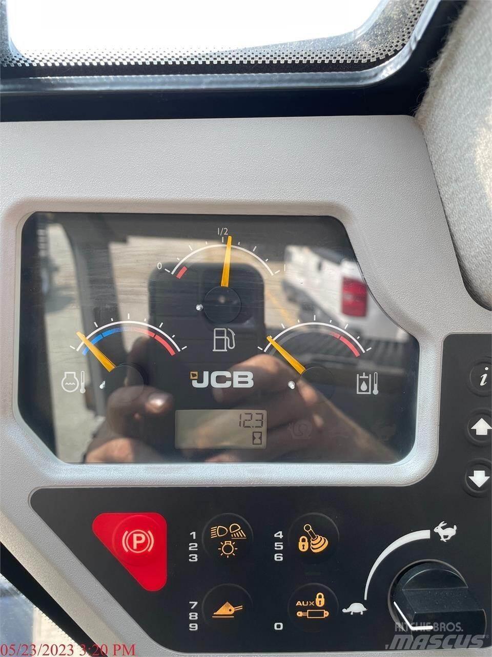 JCB 3TS-8W Mini Pale Gommate