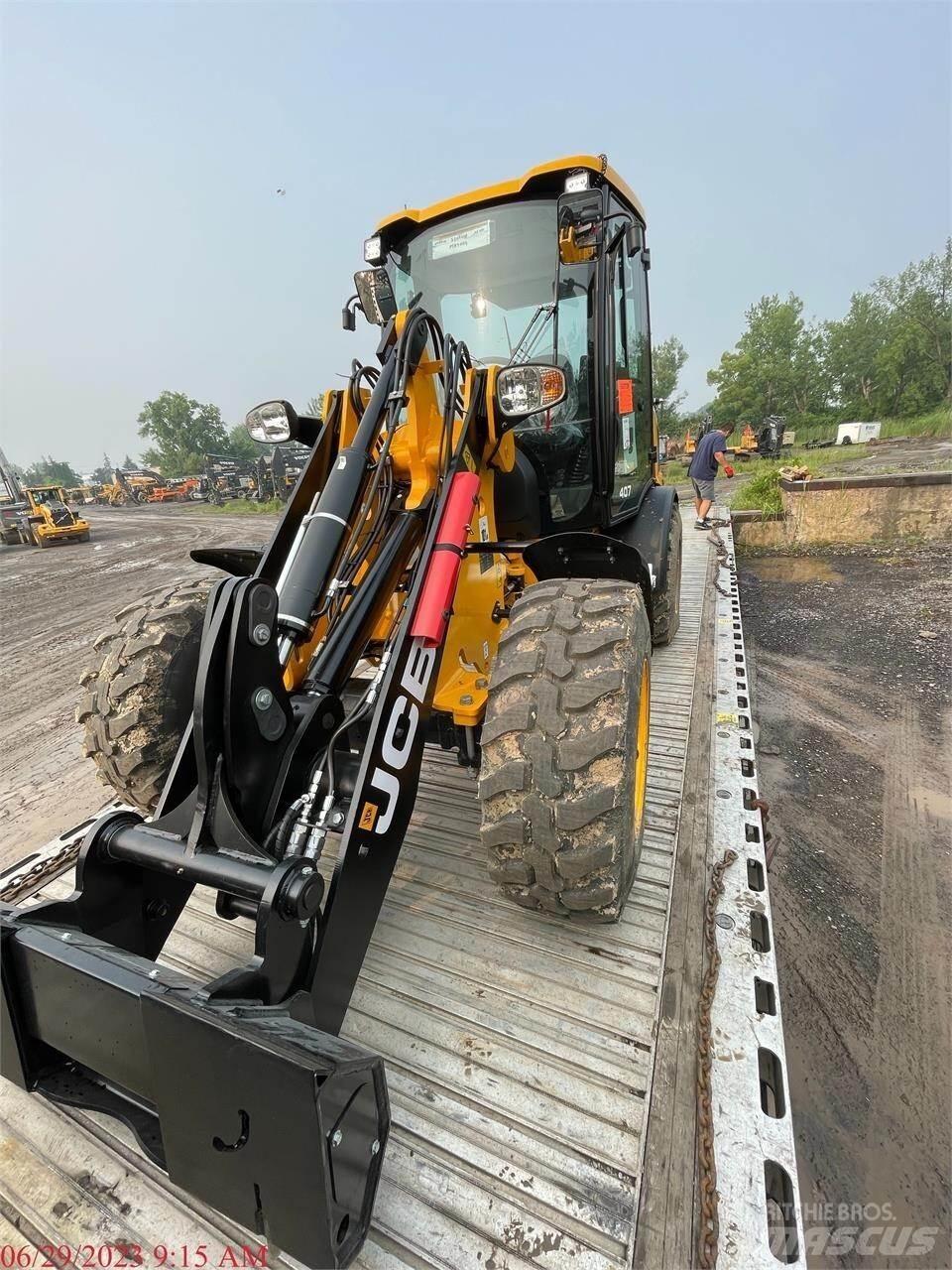 JCB 407 Pale gommate