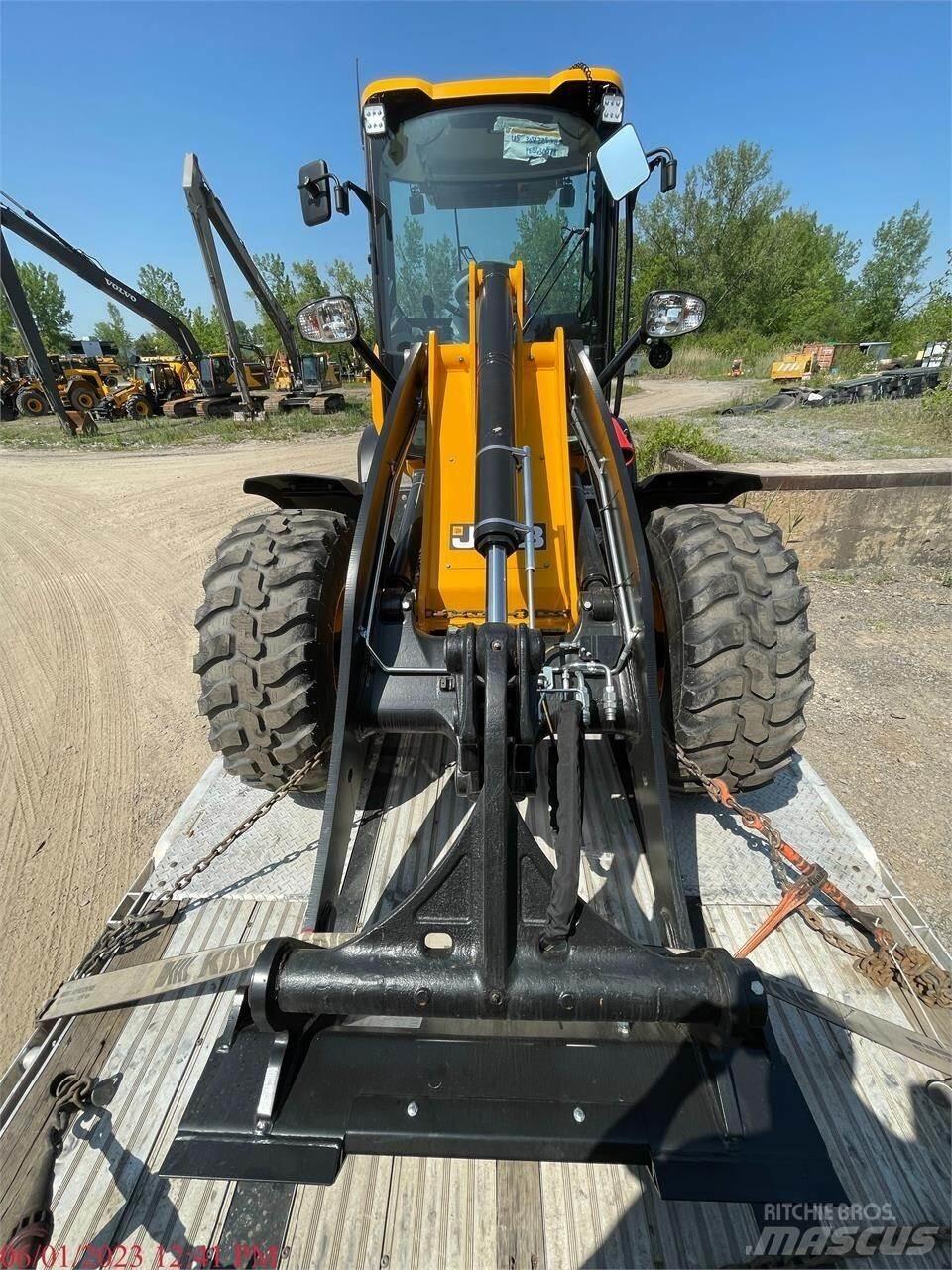 JCB 409 Pale gommate