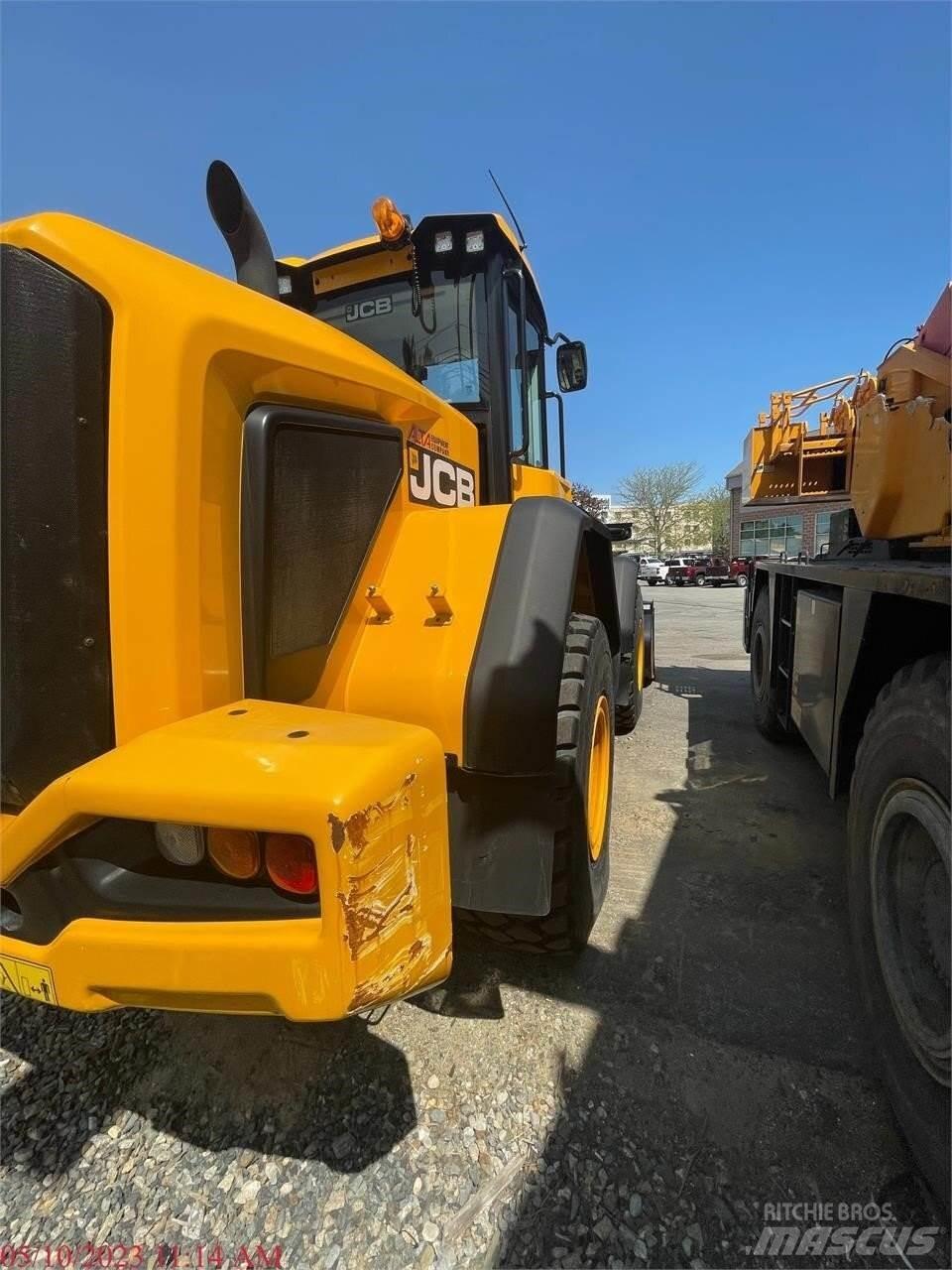 JCB 427ZX Pale gommate