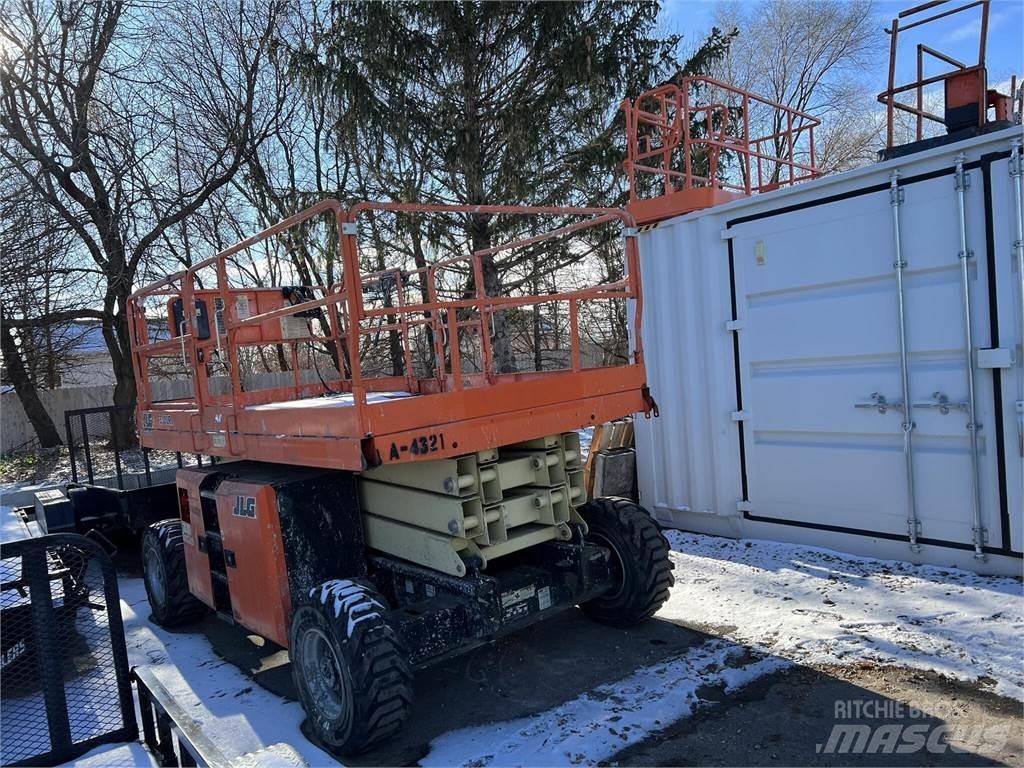 JLG 330LRT Piattaforme a pantografo