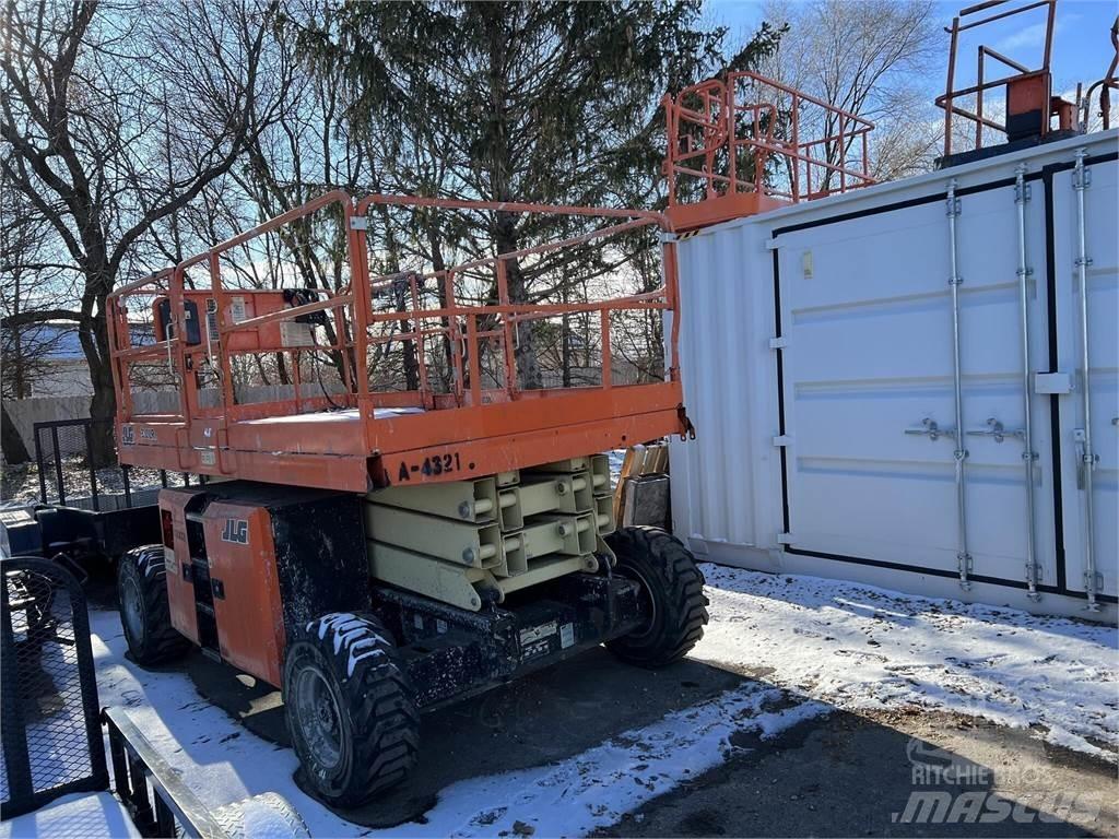 JLG 330LRT Piattaforme a pantografo