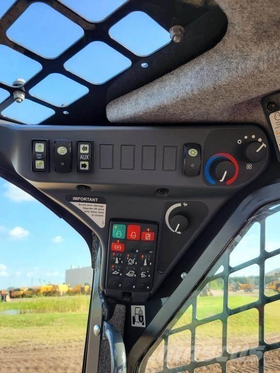 John Deere 325G Mini Pale Gommate