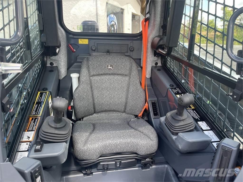 John Deere 333G Skid steer loaders