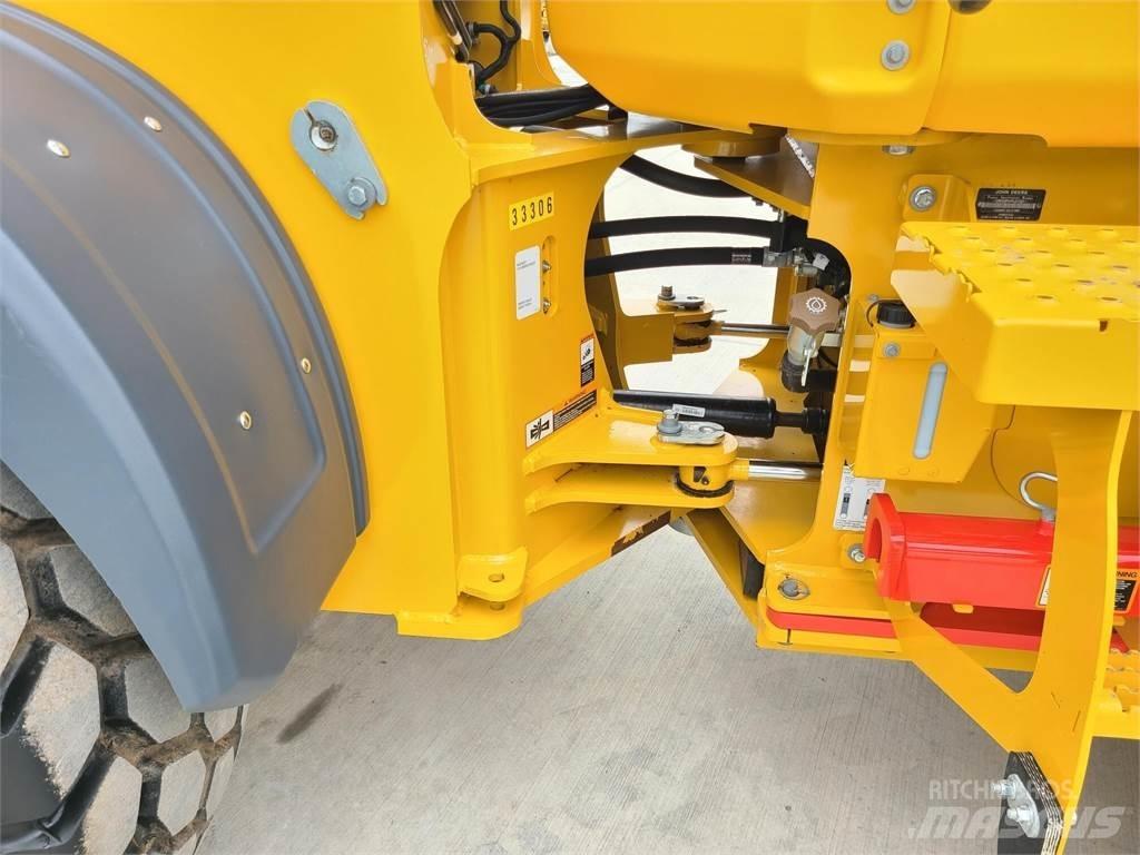 John Deere 524P Pale gommate