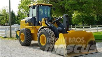 John Deere 524P Pale gommate
