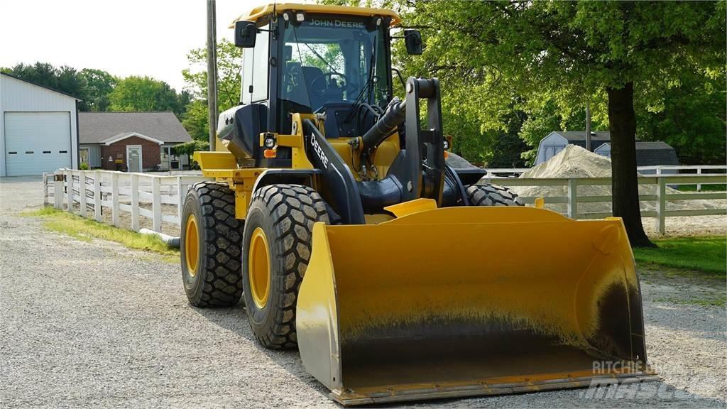John Deere 524P Pale gommate