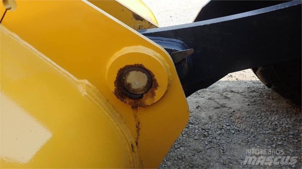 John Deere 524P Pale gommate