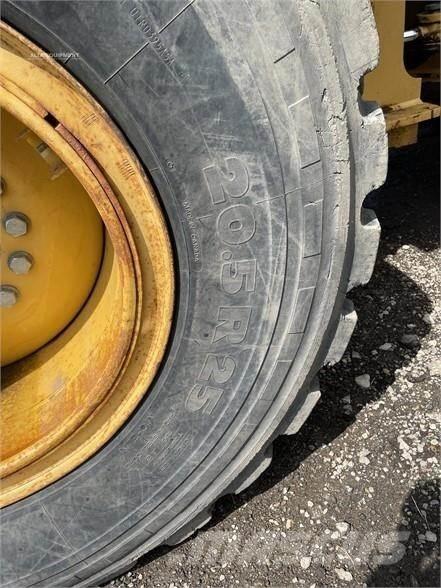 John Deere 544K Pale gommate