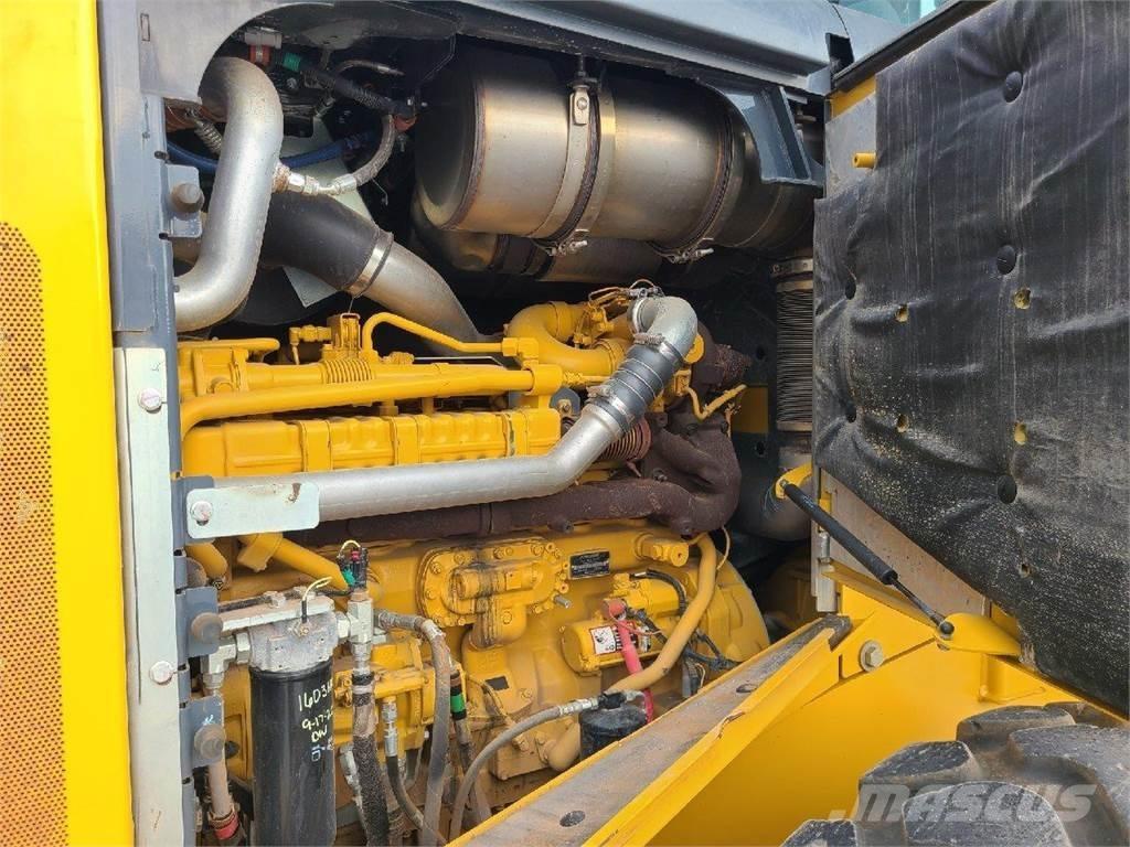 John Deere 644K Pale gommate