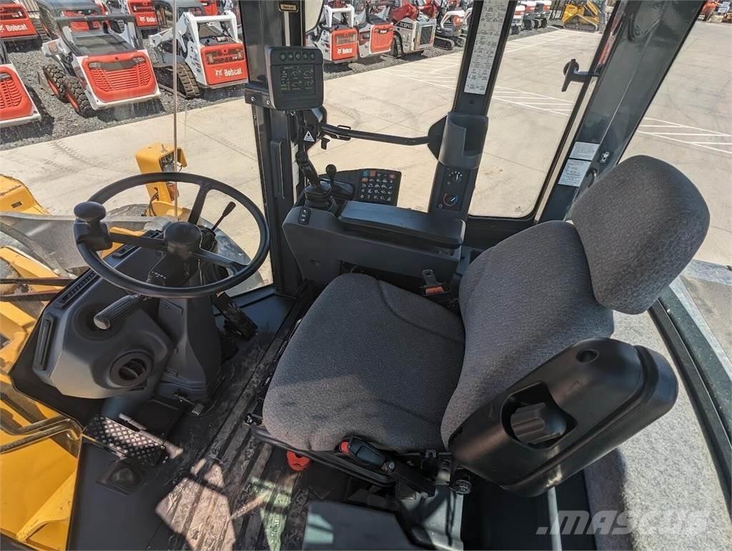 John Deere 644K Pale gommate