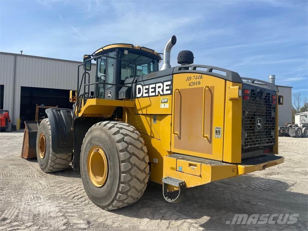 John Deere 744K Pale gommate